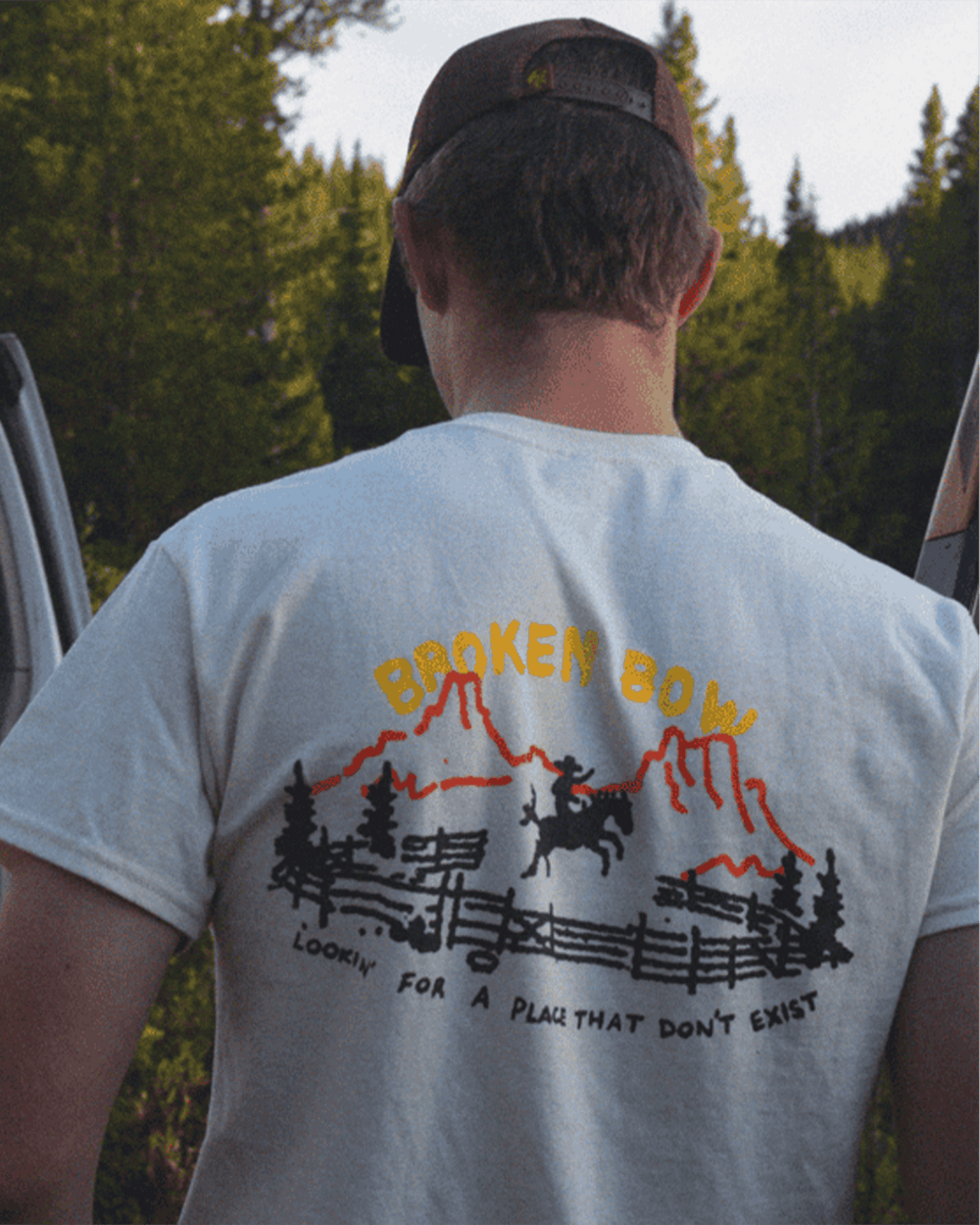 Looking for a Place That Doesn't Exist - Broken Bow Country - T-Shirt