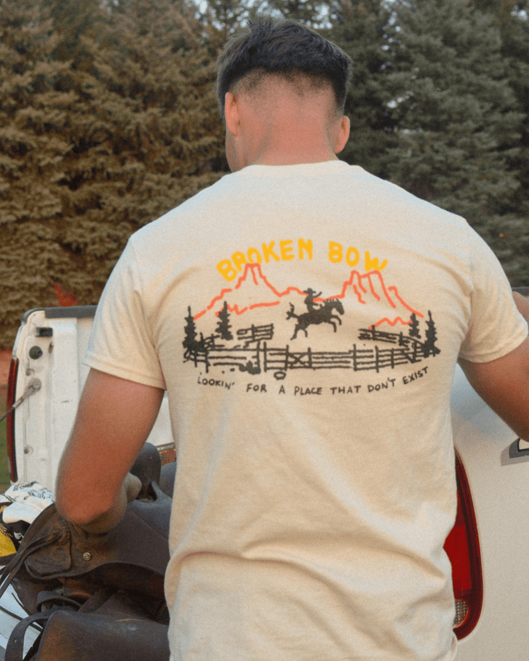 Looking for a Place That Doesn't Exist - Broken Bow Country - T-Shirt